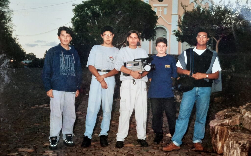 Integrantes da Turma Oficina de Vídeo Oeste (1997), que daria origem ao que é hoje a TV OVO