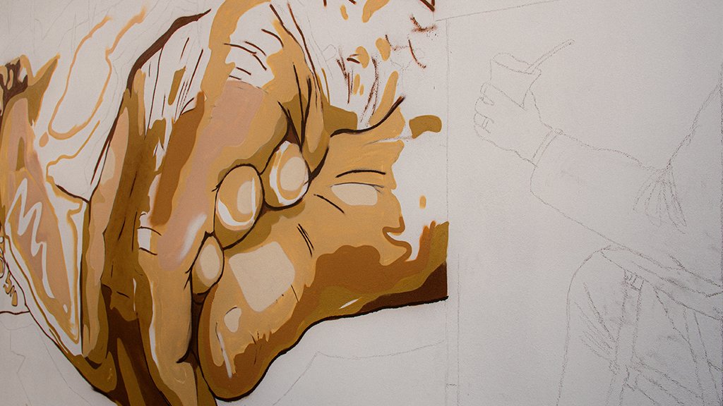 Pintura de "Mãos-dadas" no muro do Sobrado